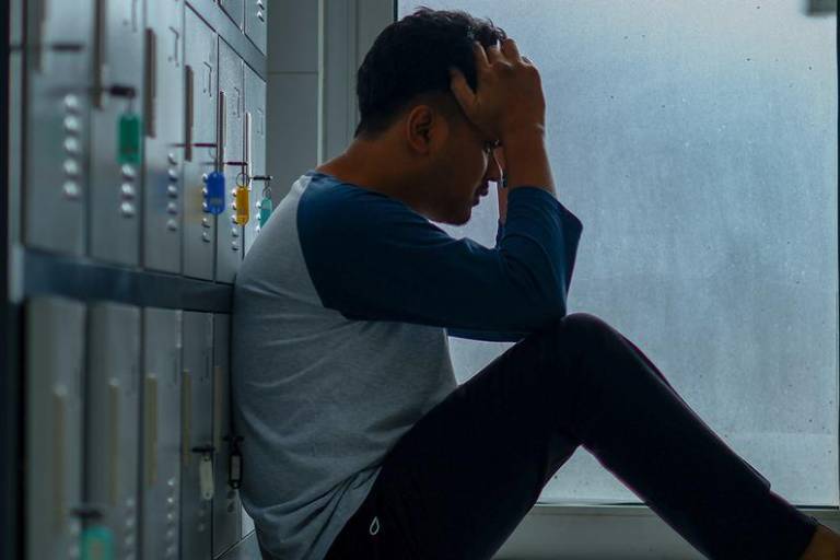 Una economía esclava del crecimiento está creando una crisis mundial de salud mental: experto