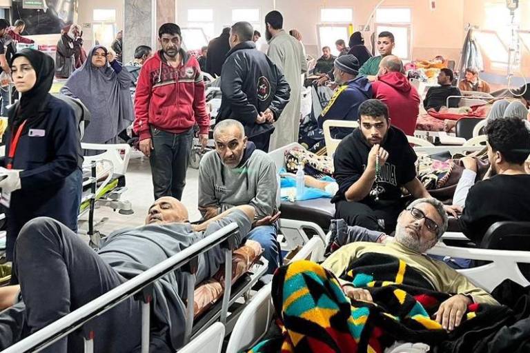 Israel bombardea una escuela en Gaza; decenas de palestinos habrían muerto