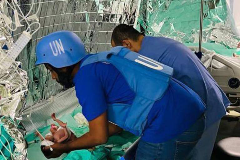 La OMS logra evacuar 31 bebés del hospital de Al-Shifa en Gaza