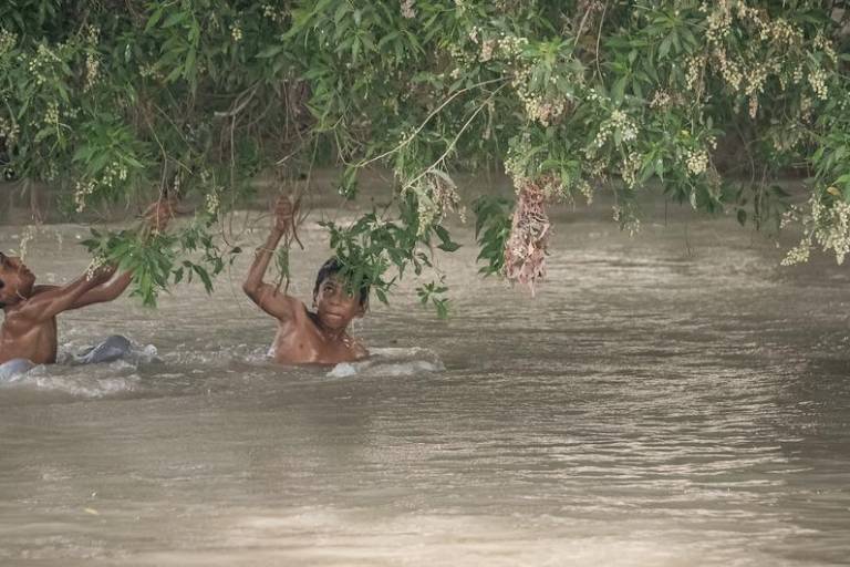 Las inundaciones monzónicas causan más de 700 muertos en Pakistán, y las fuertes lluvias continúan