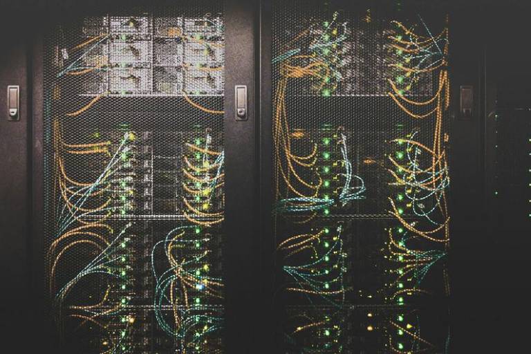 América Latina acelera en inteligencia artificial más de lo esperado, pero enfrenta deficiencias críticas