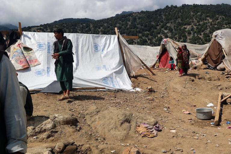 Sin fondos para ayudarlos, los afectados por el terremoto en Afganistán no sobrevivirán el invierno