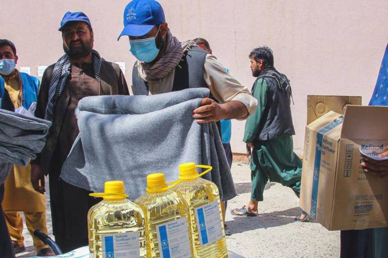 Afganistán tiene en puerta una crisis humanitaria enorme, alerta ACNUR