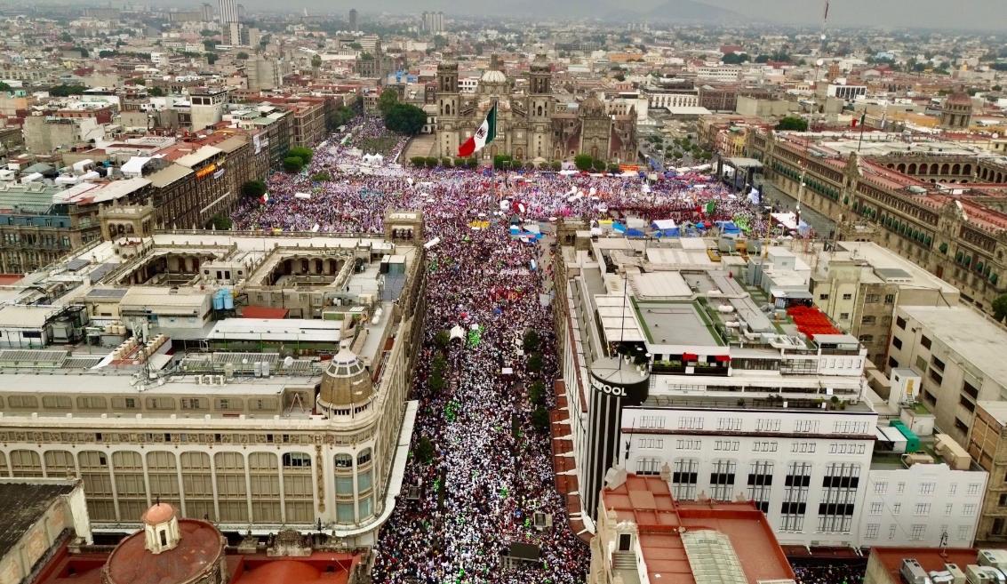 $!Sheinbaum elogia a AMLO en su cierre de campaña; ofrece ‘paz y armonía’ a adversarios