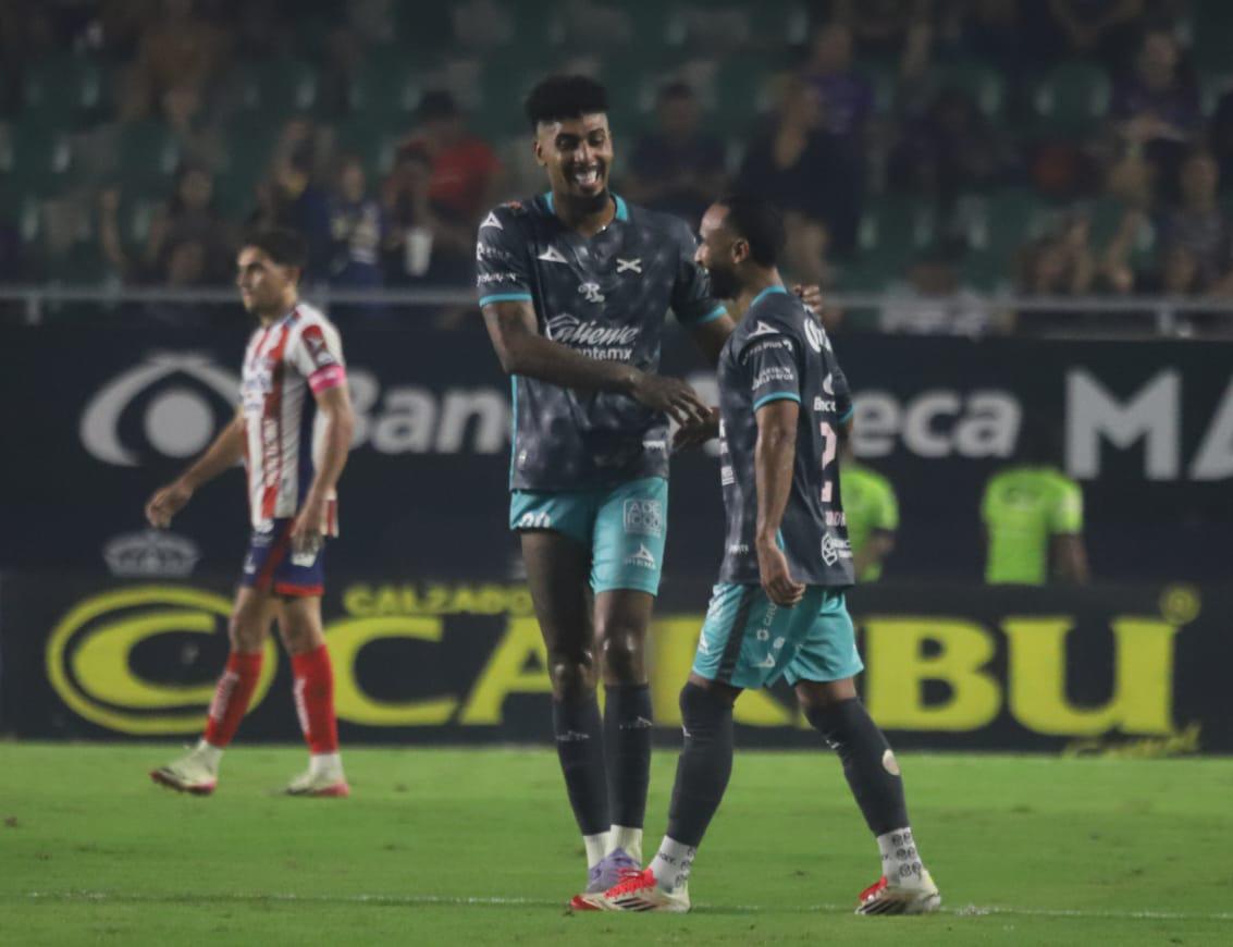 $!Mazatlán rompe mala racha y vence a San Luis con gol agónico de Bryan Colula