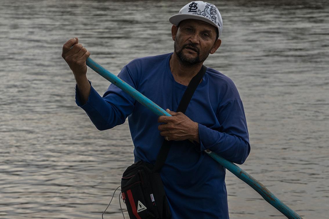 $!Se llama Ramiro, pero le gusta que le digan “Nica”. La balsa ha sido para este migrante nicaragüense la forma de sobrevivir en un país ajeno.