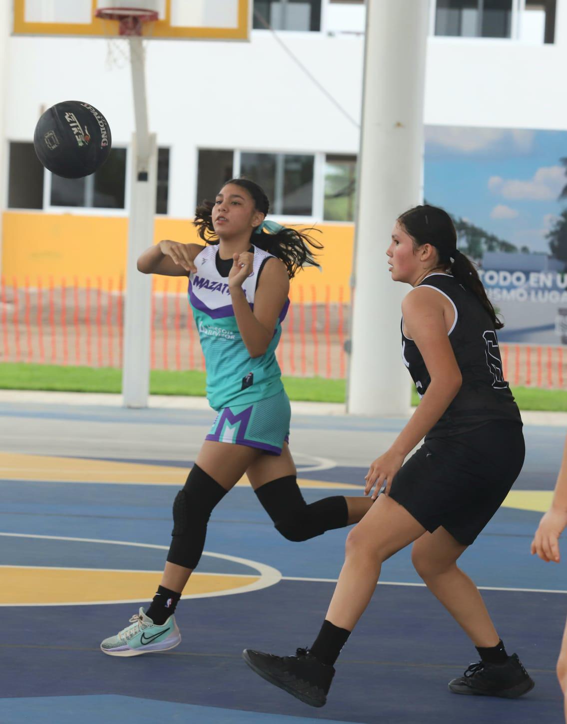 $!Las Plebes defienden el terreno en Nacional U18 de Academias