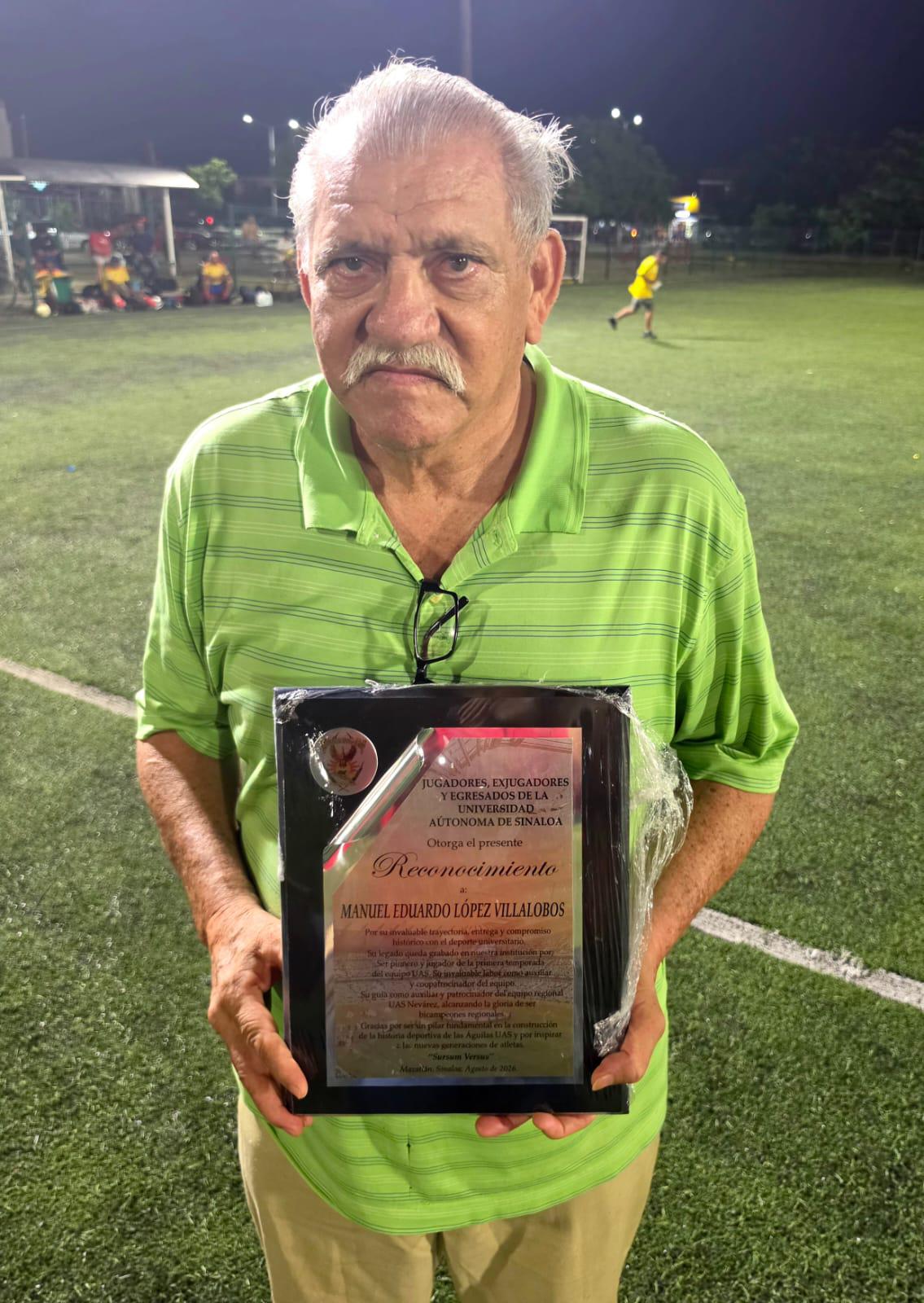 $!Frutería Bernal vuelve a golear y toma fuerza en el Futbol del Recuerdo