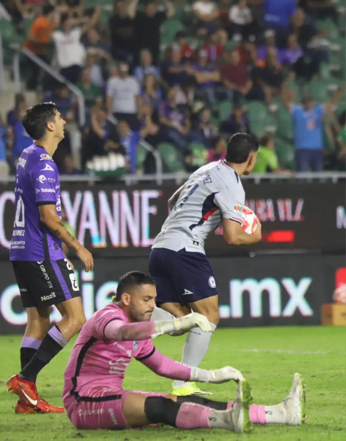 $!Mazatlán FC acaricia el triunfo, pero al final se le escapa ante Cruz Azul
