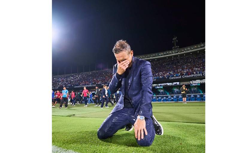 Vicente Sánchez evita hablar sobre su futuro tras el título con Cruz Azul