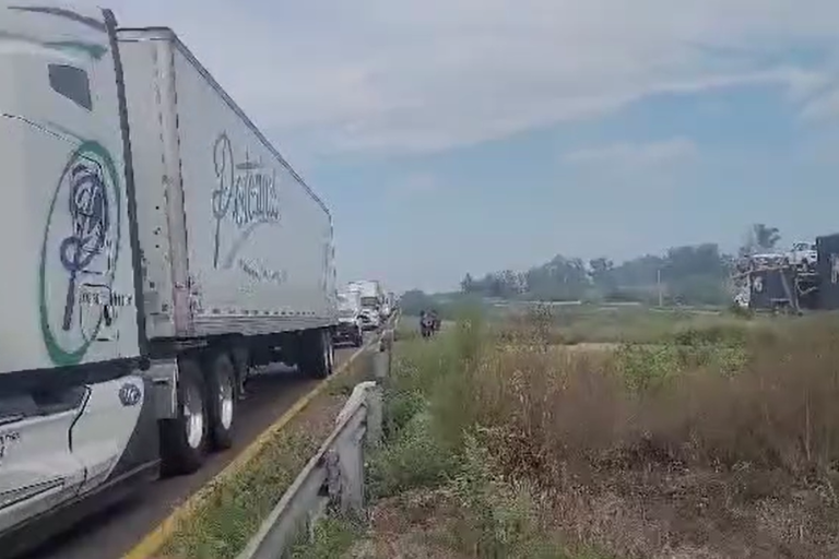 Reabren autopista Mazatlán-Culiacán en uno de los carriles