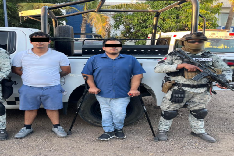 Detienen a dos hombres con fentanilo y 50 mil dólares en Culiacán