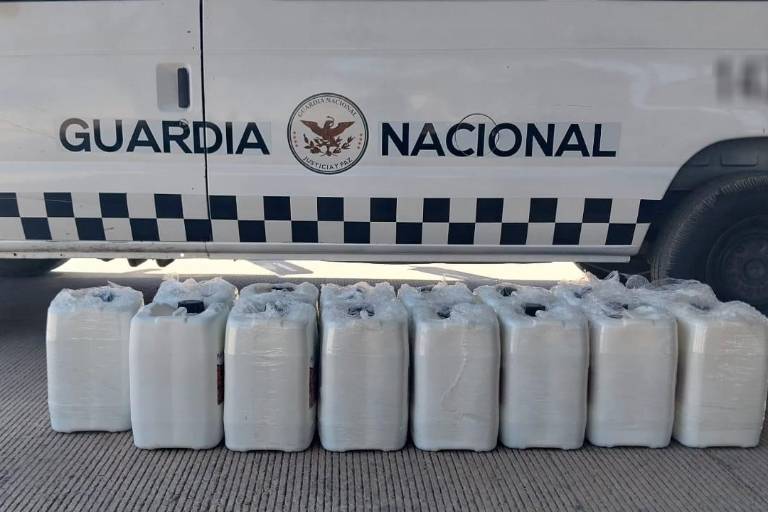 Hallan 300 litros de supuesto precursor químico en paquetería de Mazatlán