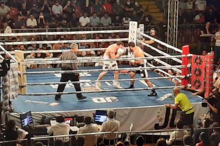 Rafael Ortiz propina dolorosa derrota a Omar Chávez en el Revolución