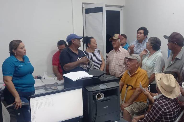 Exigen a Jumapae pagos pendientes; amenazan con tomar las calles
