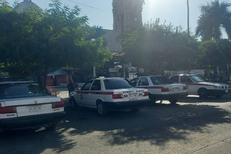 Retoman taxis de Escuinapa su servicio normal, las 24 horas, luego de parar por inseguridad