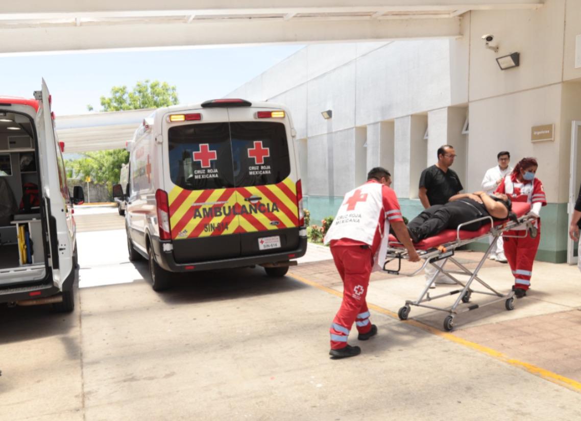 $!Karen resulta lesionada al volcar en su auto en la carretera Villa Unión-Concordia