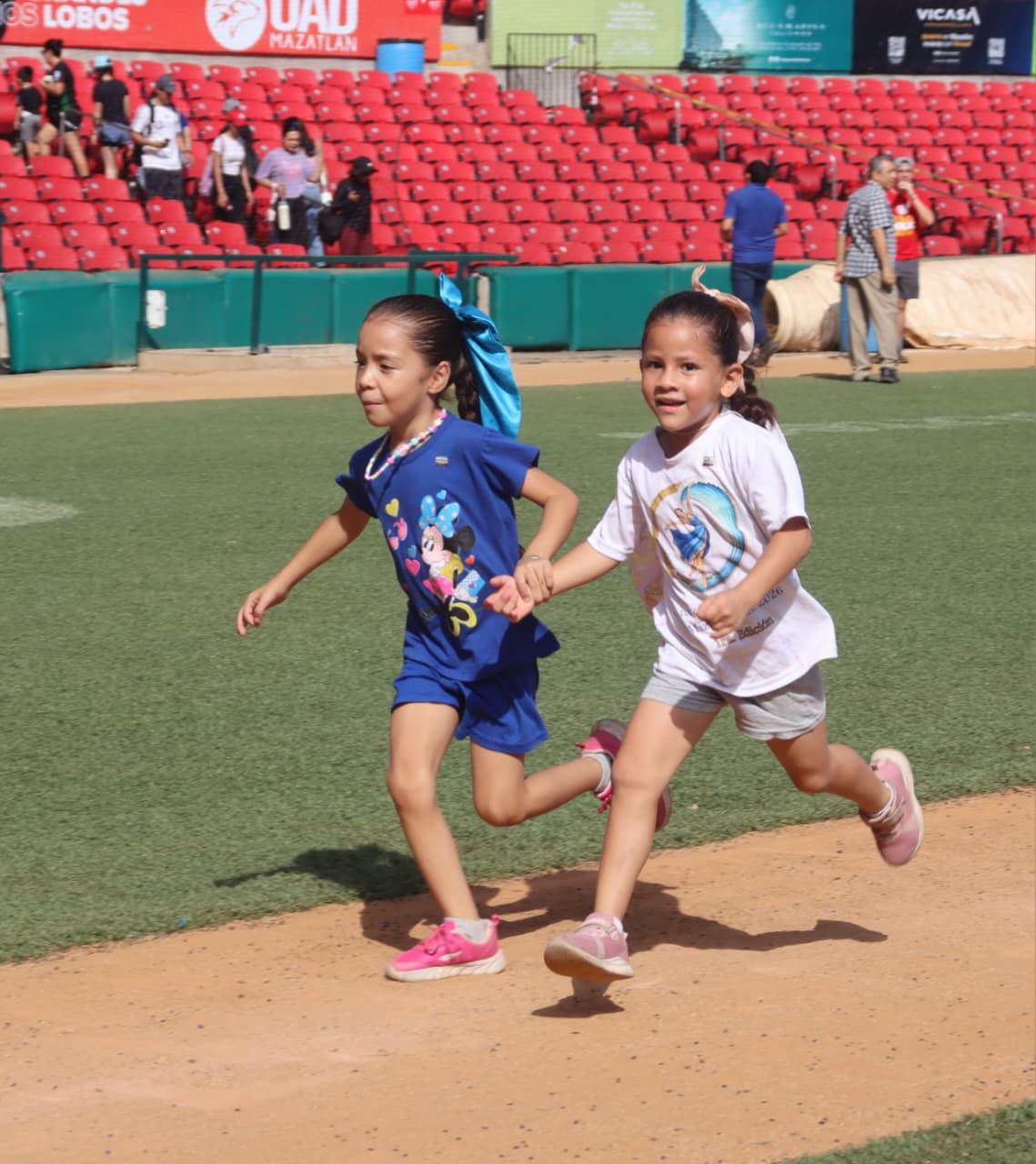 $!Mazatlecos caminan por una buena causa en segunda edición de Walkathon