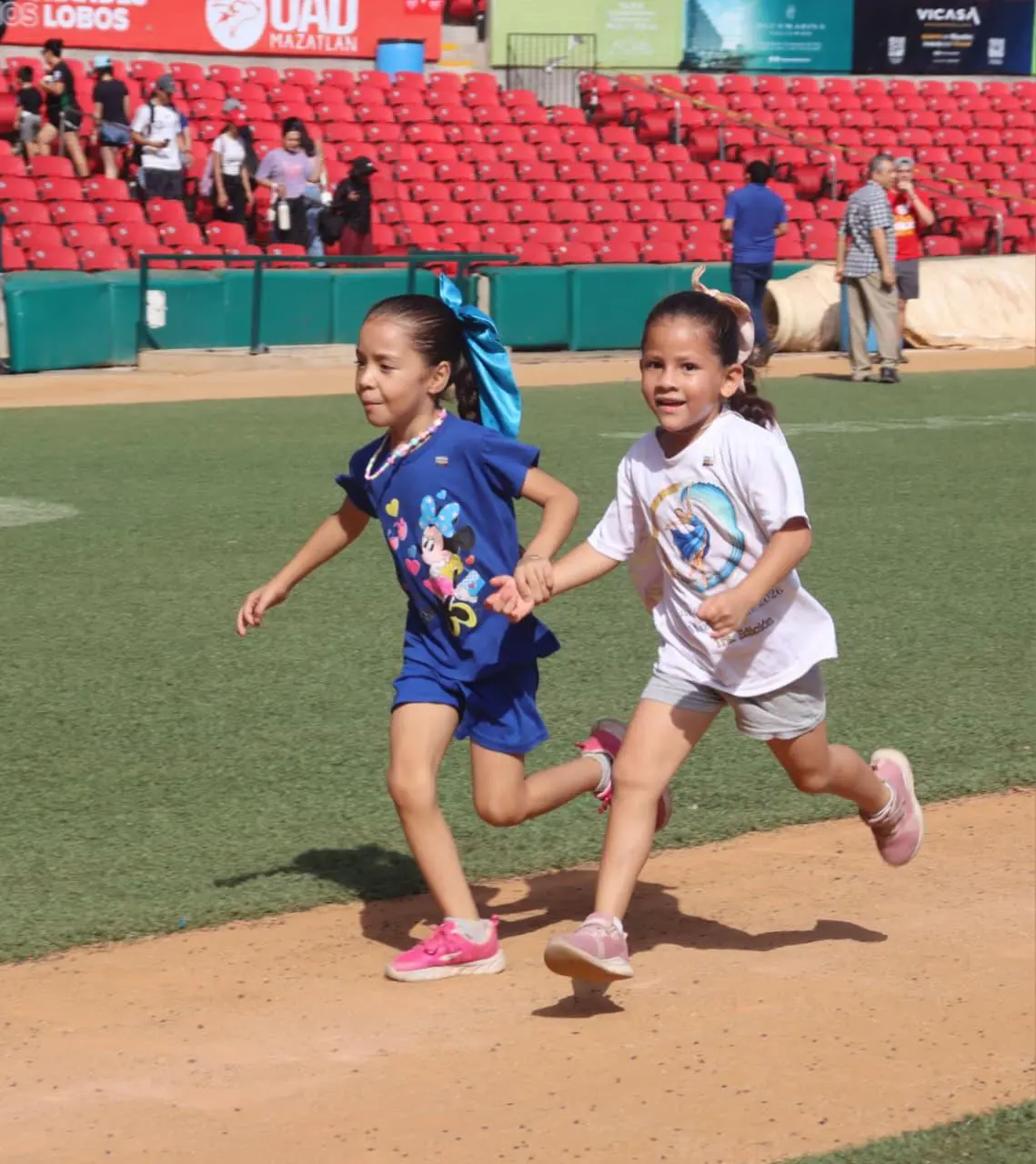 $!Club Rotario Mazatlán recauda fondos en ‘Walkathon’ 2026 en el estadio Teodoro Mariscal