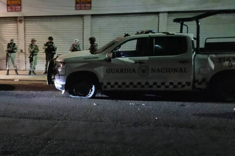Patrulla de la Guardia Nacional se estrella contra un local del Centro de Culiacán