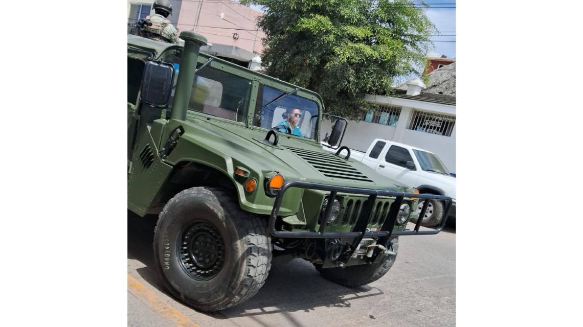 $!Monta Ejército operativo en el Centro de Escuinapa y cierra circulación en dos calles