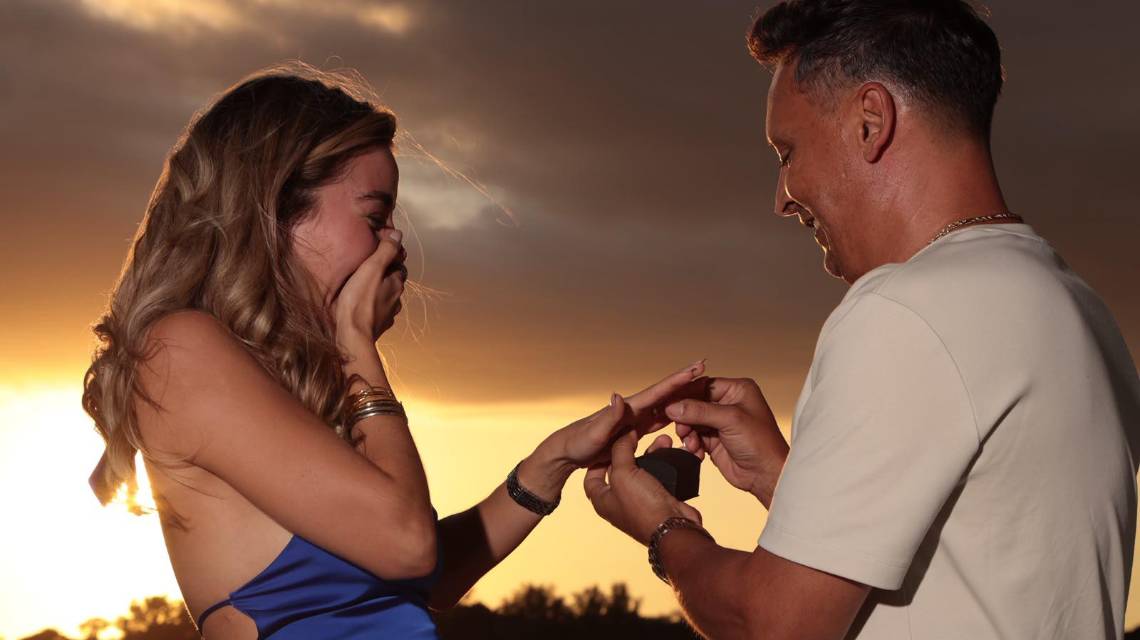Said Godínez e Ivanna Matamoros se comprometen.