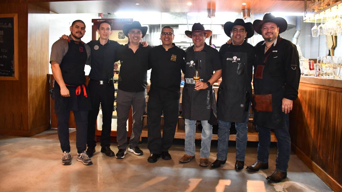 El chef Ignacio Osuna junto a su equipo y el club Grill On, creadores del Parrilladón con causa.