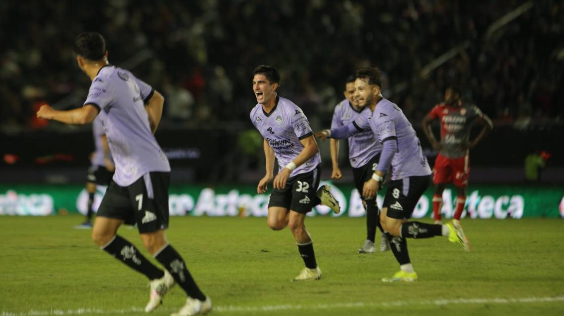 Gustavo del Prete marca el gol del triunfo de Mazatlán.