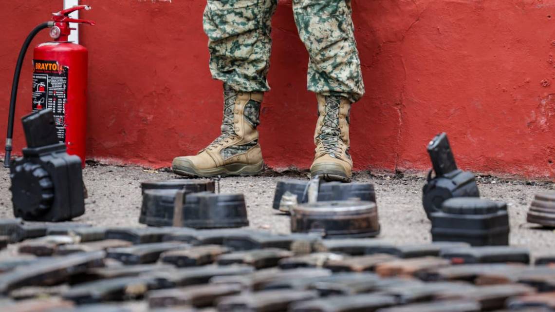 En la crisis de violencia generada por el enfrentamiento entre facciones del Cártel de Sinaloa, más de la mitad de los detenidos con armas fueron dejados en libertad.
