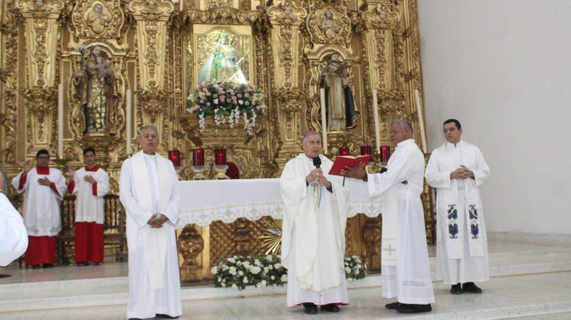 Ante un templo lleno, el prelado subrayó que la verdadera práctica cuaresmal debe centrarse en la misericordia y el respeto hacia los demás.