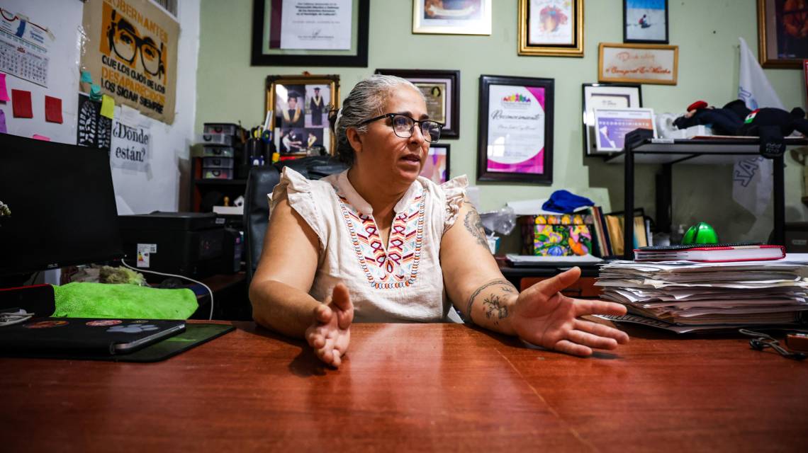 María Isabel Cruz Bernal, lideresa del colectivo de búsqueda Sabuesos Guerreras, explica las batallas que deben enfrentar ante las instancias de Gobierno para que busquen a sus desaparecidos.