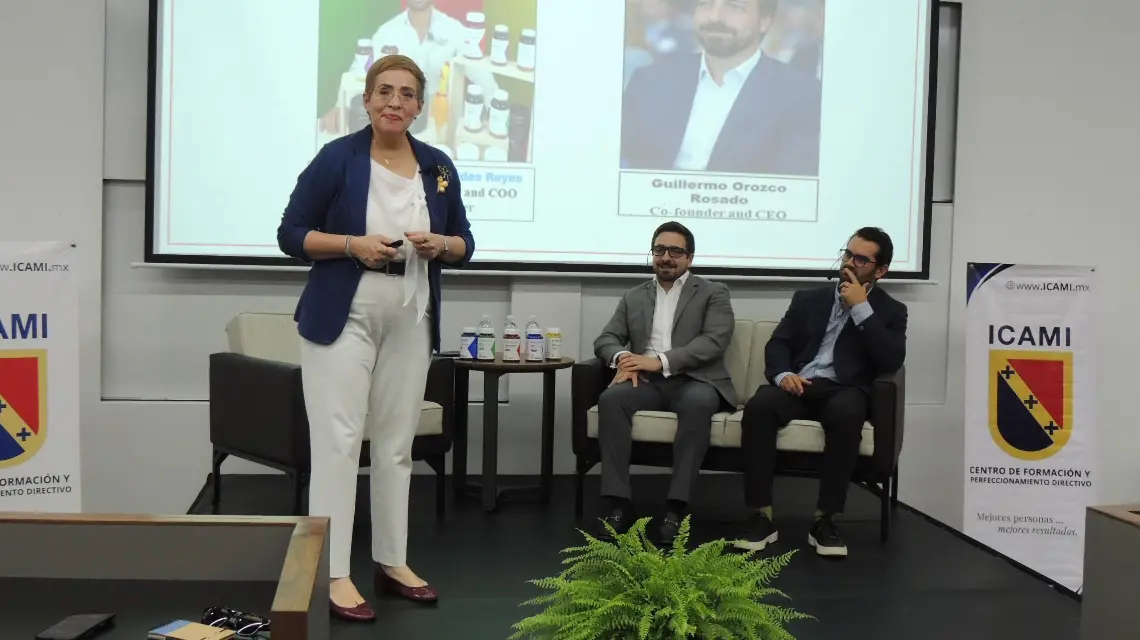 Silvia Cacho, Billy Orozco y Óscar Benavides encabezan la conferencia.