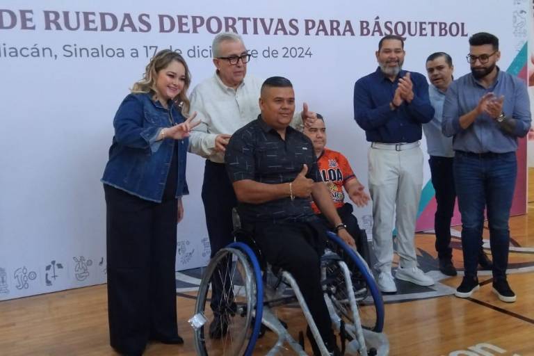 Reciben basquetbolistas sinaloenses 63 sillas de ruedas para el deporte adaptado