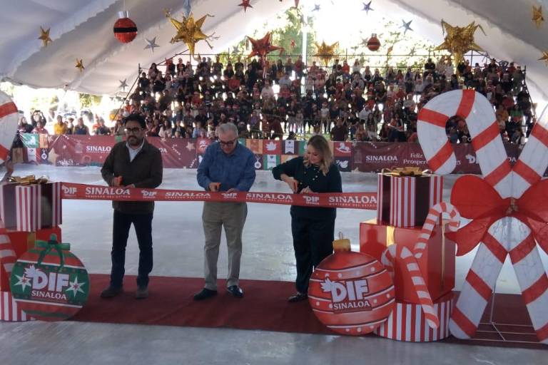Inauguran pista de hielo en el Palacio de Gobierno de Sinaloa, costó $3.7 millones
