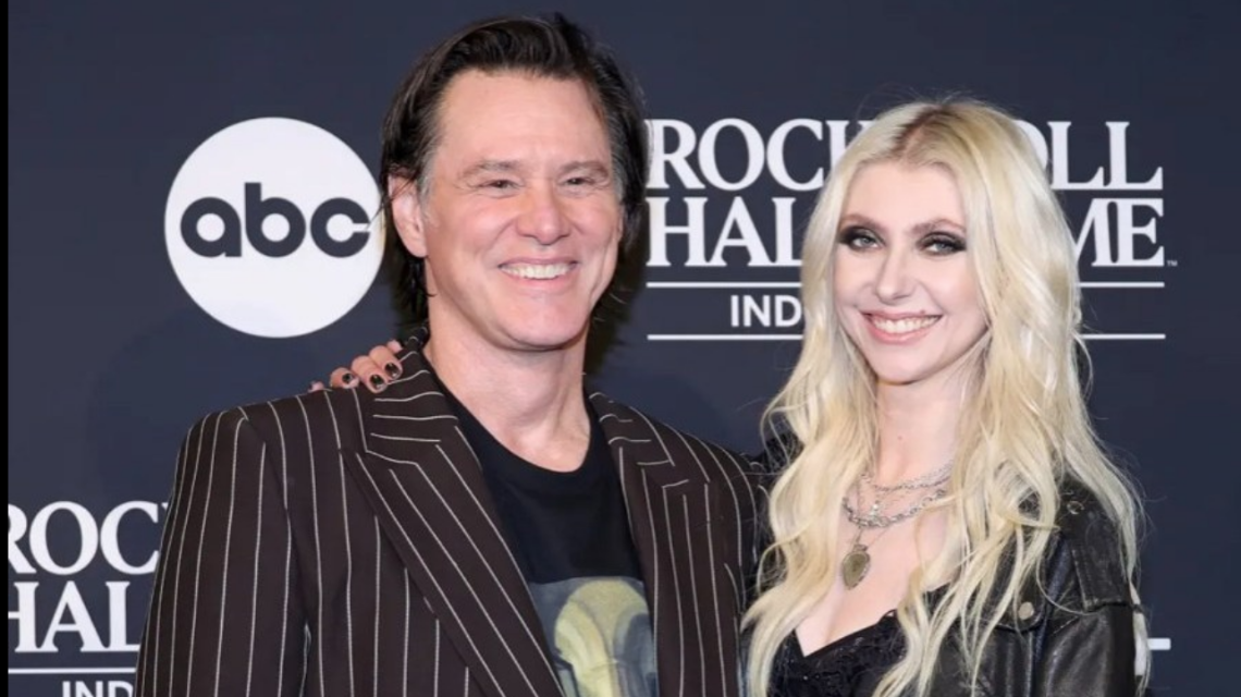Jim Carrey y Taylor Momsen.