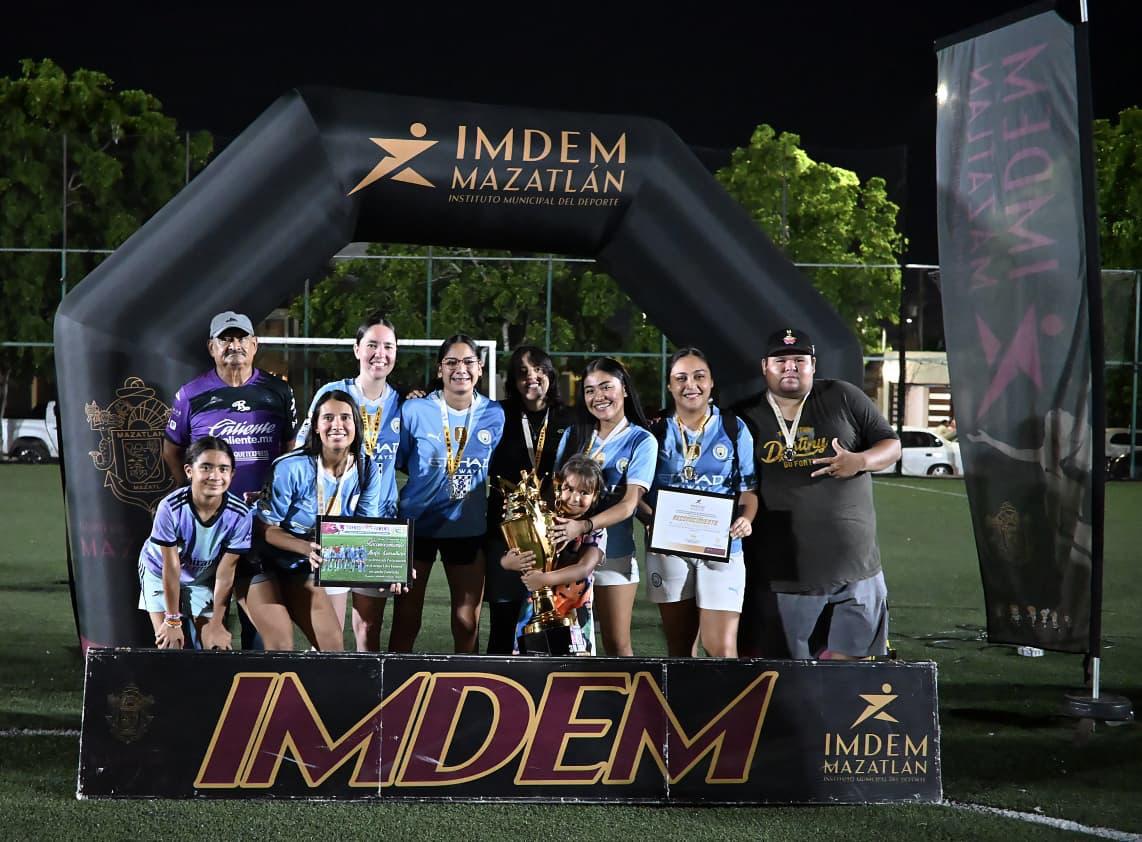 $!Se corona Panteras campeonas en la Liga de Futbol Libre Femenil de la Esmeralda
