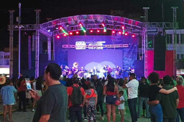 Desde las 18:30 a las 02:00 horas está garantizada la fiesta patria en la Plazuela República