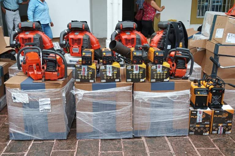 Entrega Gobierno de Mazatlán maquinaria para Parques y Jardines