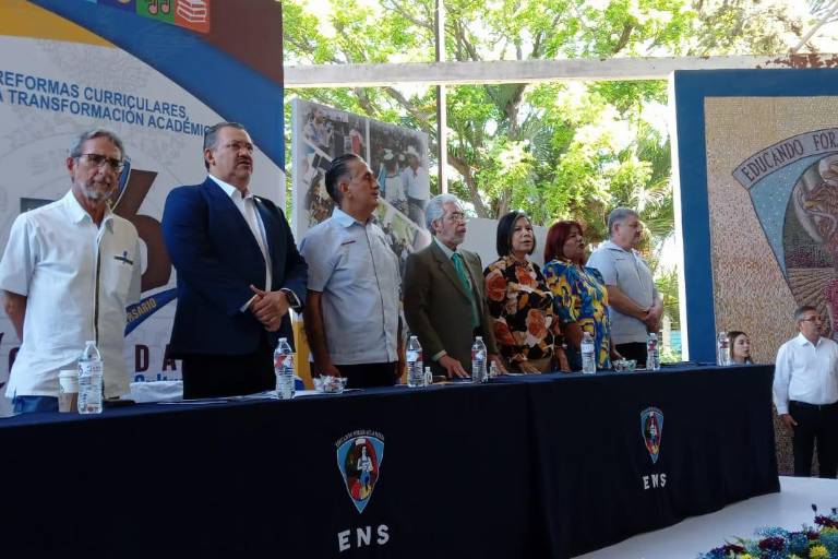 Celebran el 76 aniversario de la Escuela Normal de Sinaloa