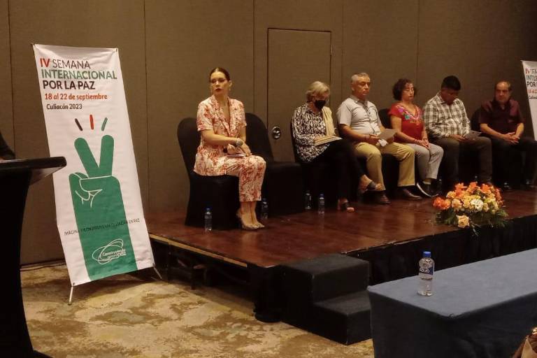 Concluye conversatorio con llamado a construir espacios de paz por medio de la educación