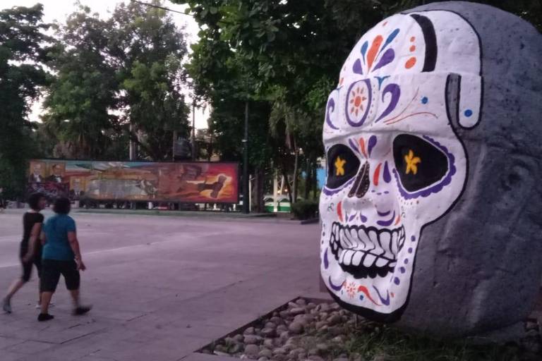 Cabeza olmeca intervenida en el Centro Cívico Constitución no es patrimonio cultural, señala administrador