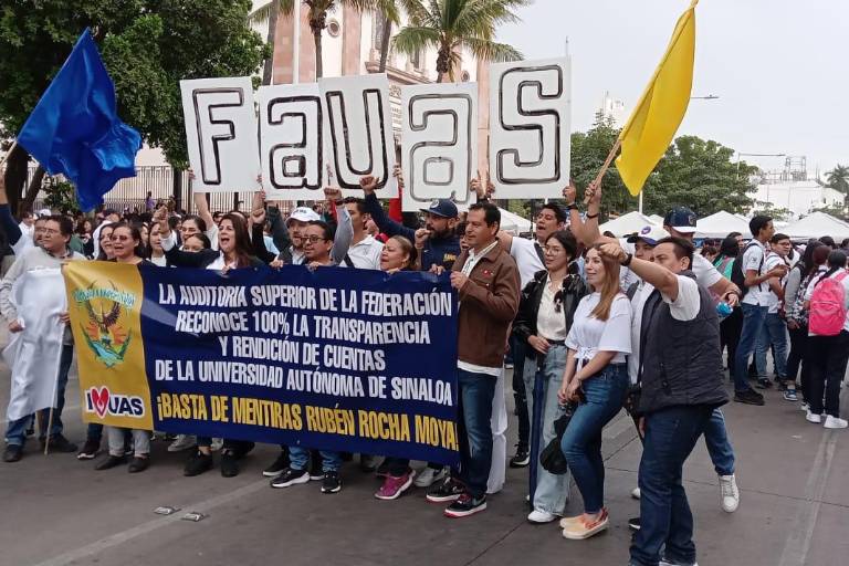 Moviliza la UAS a su personal y toma la avenida Obregón en Culiacán