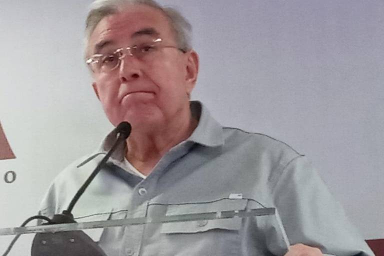 Gobernador acusa a escuelas privadas de racismo y discriminación