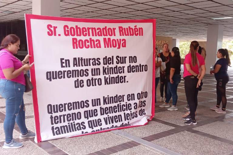Padres de familia protestan porque quitarán zona de juegos en kínder de Culiacán