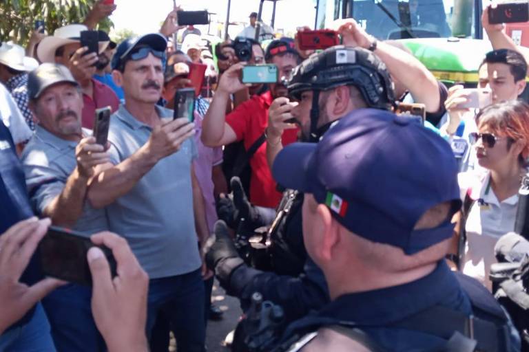 Agricultores logran tomar instalaciones de Pemex en Culiacán