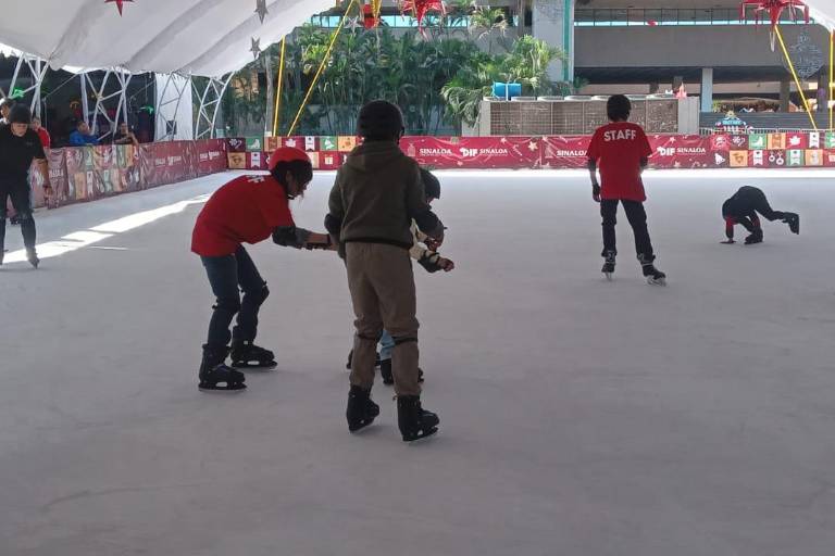 Pista de hielo en Palacio de Gobierno ha recibido a 5 mil 279 visitantes