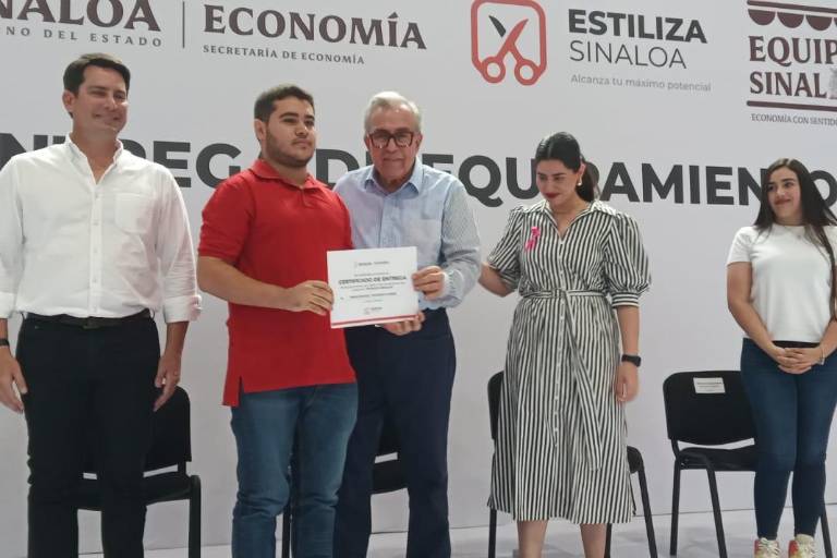 Reciben 400 emprendedores equipo para estética, negocios de comida y talleres, en Culiacán