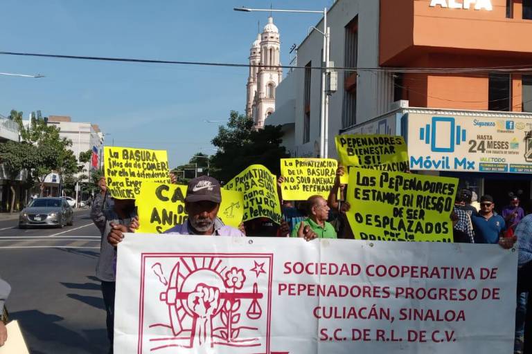 Pepenadores de Culiacán protestan contra posible privatización del basurón