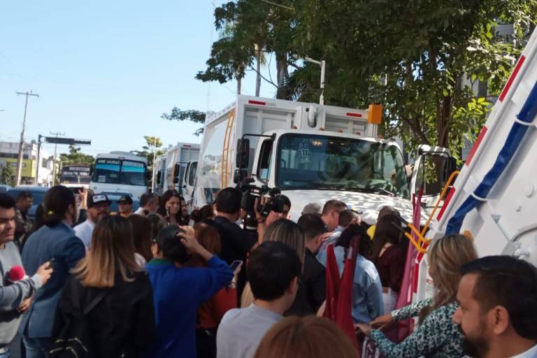 Recibe Ayuntamiento de Culiacán 4 nuevos camiones de basura