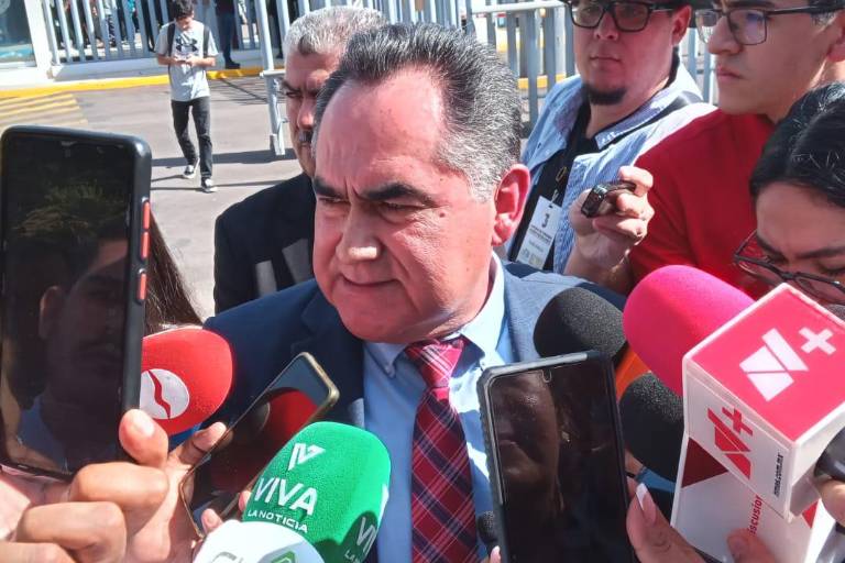 Llega Jesús Madueña a Tercer Informe de Rocha Moya después de pacto entre autoridades con la UAS